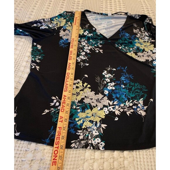 Style & Co Faux Wrap Blouse Size 1X Black Floral + Stretch 3/4 Sleeve V neck Top - Picture 9 of 11
